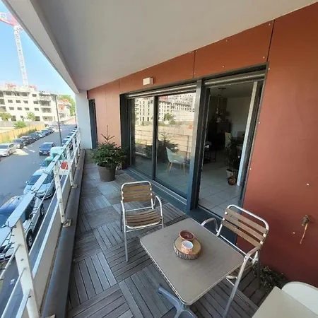 Gerland T2 Standing - Balcon - Parking Prive Souterrain *