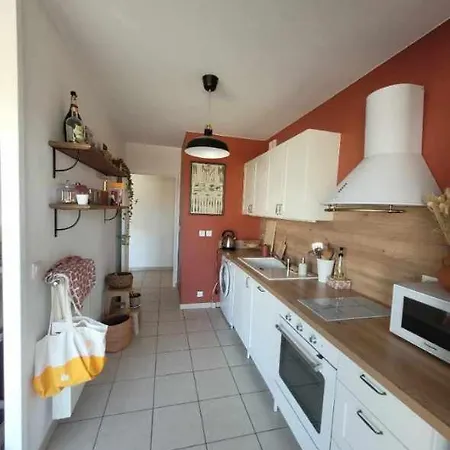 Appartement Gerland T2 Standing - Balcon - Parking Prive Souterrain *