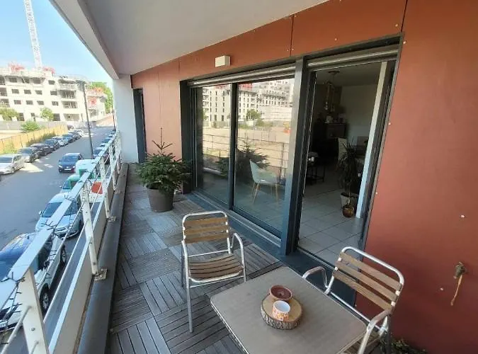 Gerland T2 Standing - Balcon - Parking Prive Souterrain *
